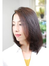 ニコ ヘアデザイン かきあげミディアムストレート