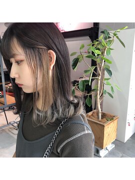 アンユージュアル(unusual) 小顔に見えるナチュラルロング+イヤリングカラー