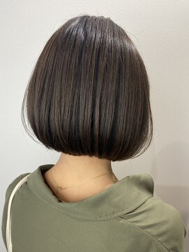 アットラップレーヴ(attrape-reve) 20代30代大人可愛い小顔ショート丸み艶感ストレート