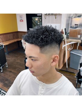 グナスティバイダムディー トウキョウ(GNASTY by DAMDEE TOKYO) 激束感【アフロツイスト×スキンフェード】