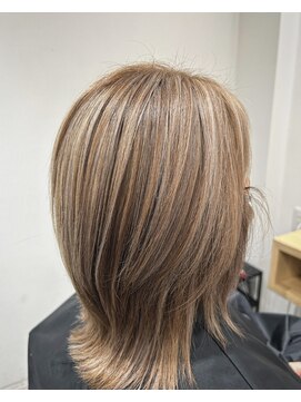 ヘアアンドメイク アクシス(AXIS) ウルフハイライト