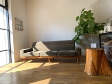 木を基調とした店内はリラックスしてお過ごし頂けます