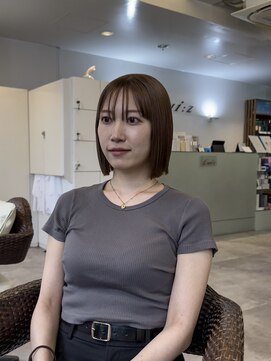 ルィーズ(Lui:z) ミルクティーベージュ×切りっぱなしボブ