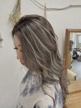 リングバイモアムー(Ring by Moremuu) issy ハイライトカラー