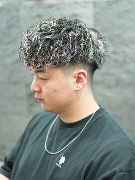 スラッシュ(SLASH) スペインカール/スパイラルパーマ/ホワイトメッシュ/姫路