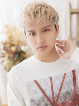 カバーヘア ブリス 大宮西口(COVER HAIR bliss) ブリーチデザイン波打ちパーマ金髪マッシュc7大宮