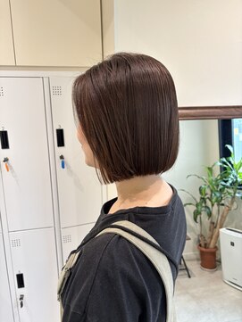 アローム(alom) イメチェン/ホワイトブロンド/外ハネボブ/美髪/茅ヶ崎