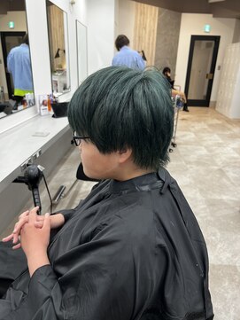 アルメリア 池袋(Arumeria) ダークグリーンカラーケアブリーチ王道マッシュ