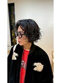 束感際立つメンズショートのウェット質感が魅せる洗練ヘア