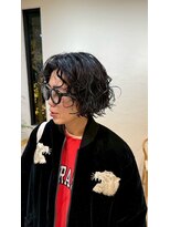 シフト(SHEEFT)&nbsp;束感際立つメンズショートのウェット質感が魅せる洗練ヘア