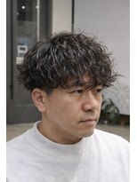 ジェットブラックキューサンロク(JET BLACK 936) シャドウパーマで創る 大人の余裕