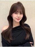 レイヤーくびれロングヘアグレーベージュ