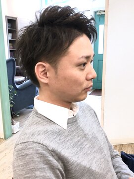 ヴィーダ(VIDA) 低めツーブロックスタイル