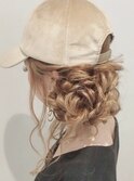 編み込みルーズサイドアップ