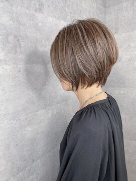 アンダーバーホワイト 天王寺阿倍野店(_WHITE) 外国人ハイライト_ハンサムショート_アッシュグレージュ_大人