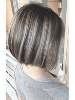 トリニティ(trinity)&nbsp;動きのあるボブ・スジハイライトブリーチカラー【豊見城・糸満】