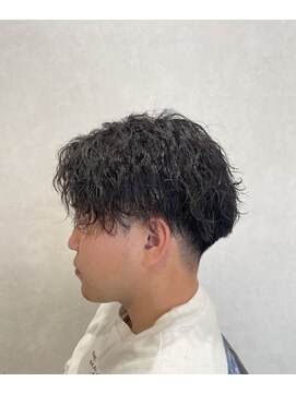 ヘアデザイン ファブロ(hair design FABRO.) 【担当:藤岡勇気】刈り上げアップバング×波巻きパーマ