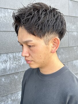 ヒュイル バイ ニアウ(Hwyl by Niau) メンズマッシュショートスパイラルパーマニュアンスパーマ眉毛