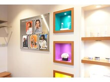 モッズヘア 成城店の雰囲気（ケア用品も充実）