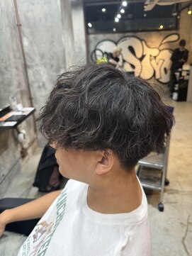 カーニー 上野(kearny) 波巻きスパイラルパーマツイストスパイラルパーマ波巻きパーマ