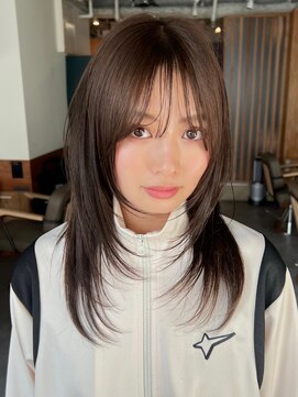 ノイカーム(noi Calm) 顔周りレイヤーカットくびれヘアミルクティーベージュカラー