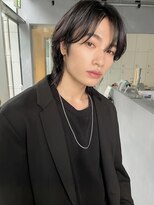 韓国ヘア　ウルフ　センターパート　黒髪