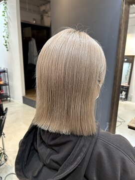 ラテ 伊勢崎(LATTE) 切りっぱなしボブ×ハイトーン