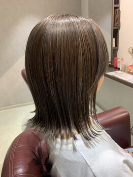 “隠すだけの白髪染め”ではなく、“ダメージをケアしながら叶える最旬カラー”でお洒落を楽しみましょう♪