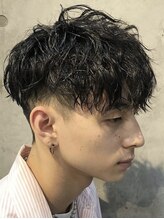 《*ハイウエイトのツイストスパイラルパーマ*》サイドのラインを高めに設定した、清潔感のあるスタイル＊＊