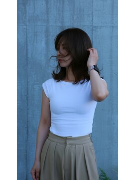 ヘアーメイク ハートシェイプドボックス(HAIR MAKE HEART SHAPED BOX) 【上品レイヤーミディ】風に揺れる、大人の余裕ヘア