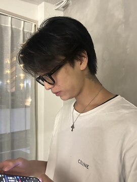 オモチャ(OMOCHA) 黒髪マッシュで魅せる清潔感