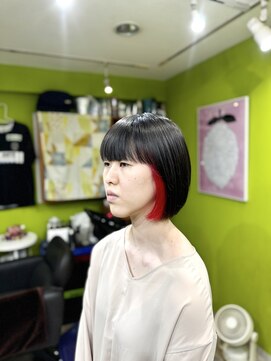 シースティア(siistia) 《インナーカラー×レッド×ボブ》