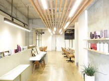 Men's SilQ 大宮/メンズサロン/メンズパーマの雰囲気(ナチュラルとモダンが調和したカフェのようなリラックス空間)