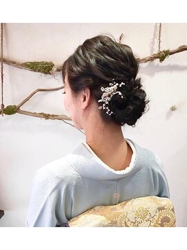 ヘアセットサロンエッジ(Edge) お子様の卒業式に訪問着でルーズシニヨン