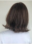 ハイライトで透明感と立体感を出した外ハネボブ