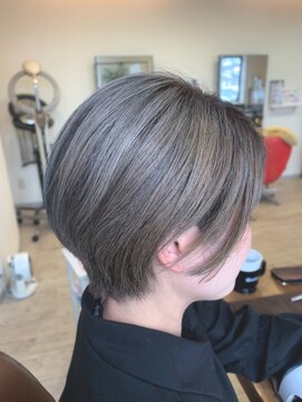 ロニーヘアーアンドネイル(Ronnie) ハイトーングレージュショート