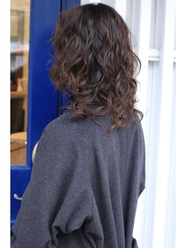 ヘアーサロン ビー(hair salon b.) レイヤー/パーマ/スパイラル/バレイヤージュ/ミディアムレングス