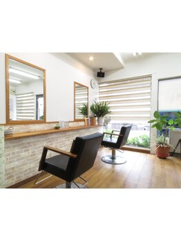 大人女性の髪の悩みをマンツーマンで丁寧にカウンセリング♪髪や頭皮のお悩みを解決に導きます◎