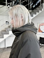 ワンレンホワイトブロンドボブメンズハイトーン