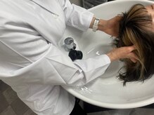 ルーチェの雰囲気（施術2頭皮の洗浄と独自ヘッドスパで汚れを取り頭皮を活性します）
