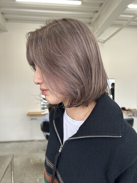 フィル(fil) シアーベージュのレイヤーボブ