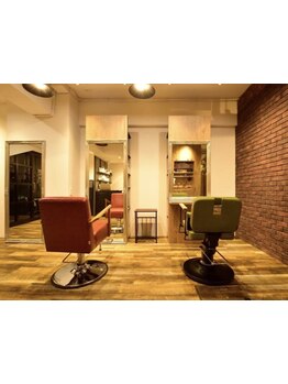 新鮮なデザイン・心地よい場所・楽しい時間・お客様もスタッフもみんなが幸せになれるサロン＊