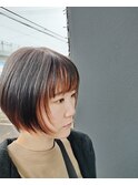 ショートボブ＋フェイスフレーミングカラー