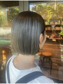 ミニボブ×グレージュカラー