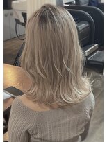 ココロヘアー ウィル 半田山店(Cocolo hair Will) 透け感ベージュ × 動きのあるレイヤーミディアム