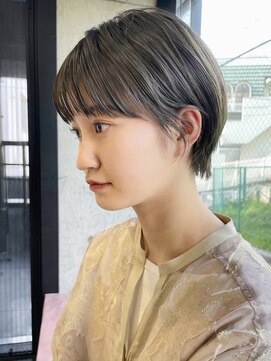 スク(SUKU) コンパクトショート×オリーブカラー