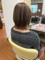 アークスヘアー&nbsp;大人可愛い切りっぱなしひし形レイヤーカットモカベージュ