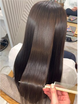 クシェル バイ リリア(kuschel by LILIA.) 【67.RefaVEENA付きトリートメントでサラツヤ髪に】