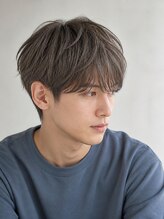 「メンズカラーが得意！ブリーチやハイライトもお任せで理想の色味を実現」