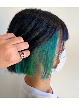 セレナ(SIRENA) 切りっぱなしボブ×インナーカラー